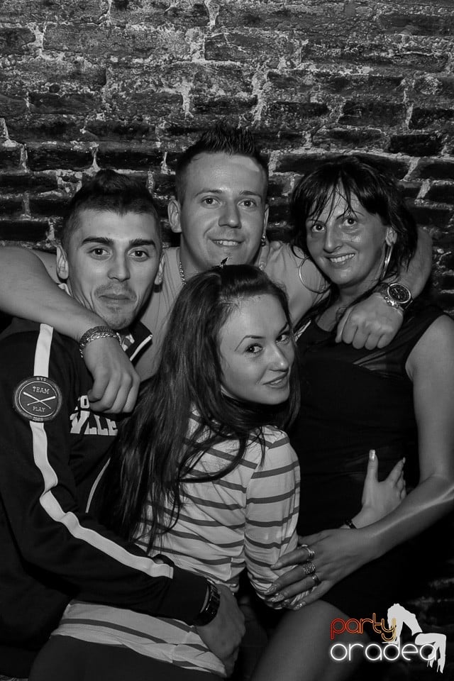 Distracţie în Club Escape, 