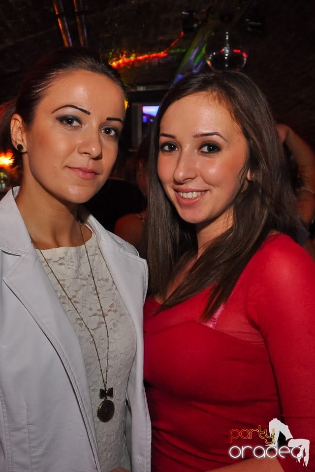 Distracţie în Club Escape, 