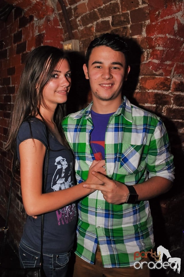 Distracţie în Club Escape, 