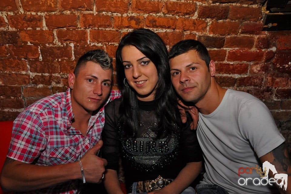 Distracţie în Club Escape, 