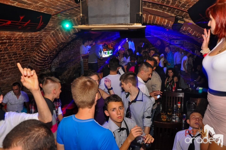 Distracţie în Club Escape, 