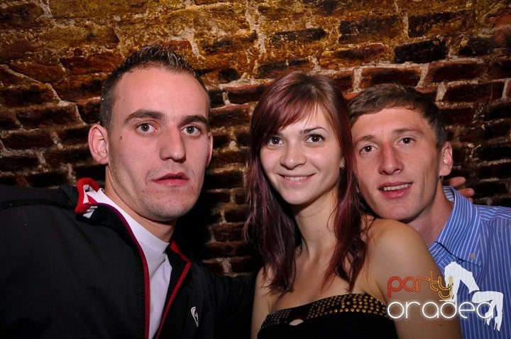 Distracţie în Club Escape, 