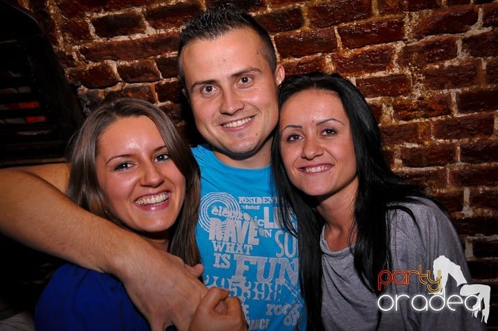 Distracţie în Club Escape, 