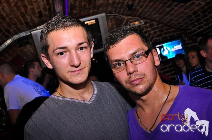 Distracţie în Club Escape, 