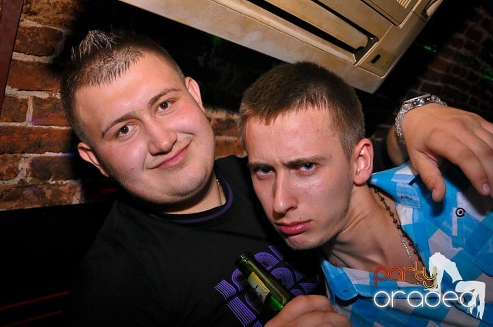 Distracţie în Club Escape, 