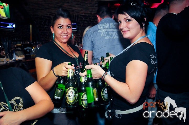 Distracţie în Club Escape, 