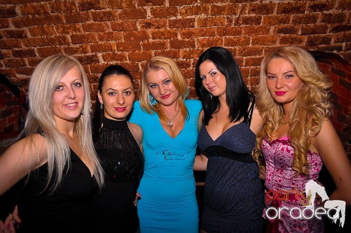 Distracţie în Club Escape, 