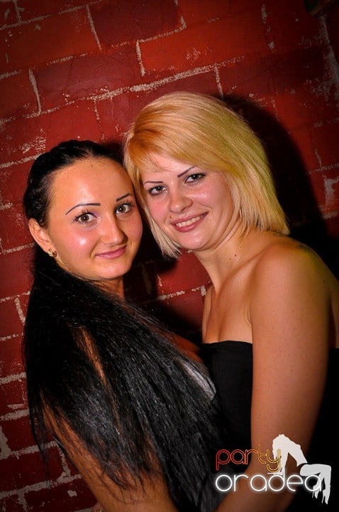 Distracţie în Club Escape, 