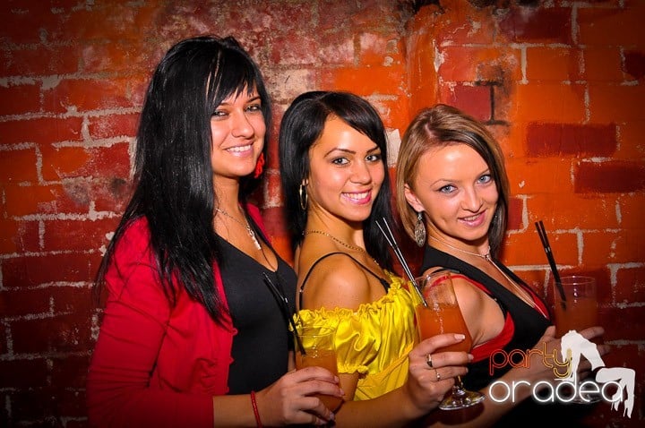 Distracţie în Club Escape, 