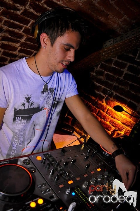 Distracţie în Club Escape, 