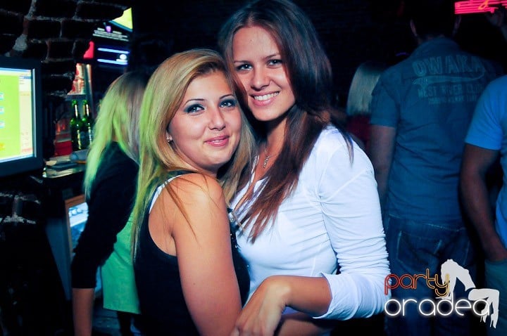 Distracţie în Club Escape, 