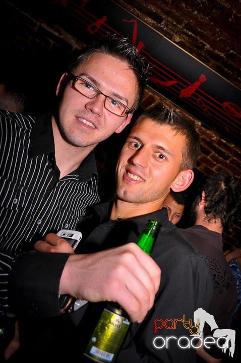 Distracţie în Club Escape, 