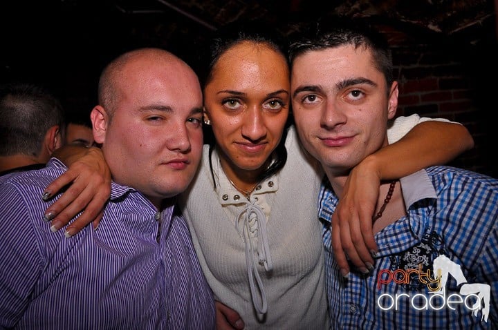 Distracţie în Club Escape, 