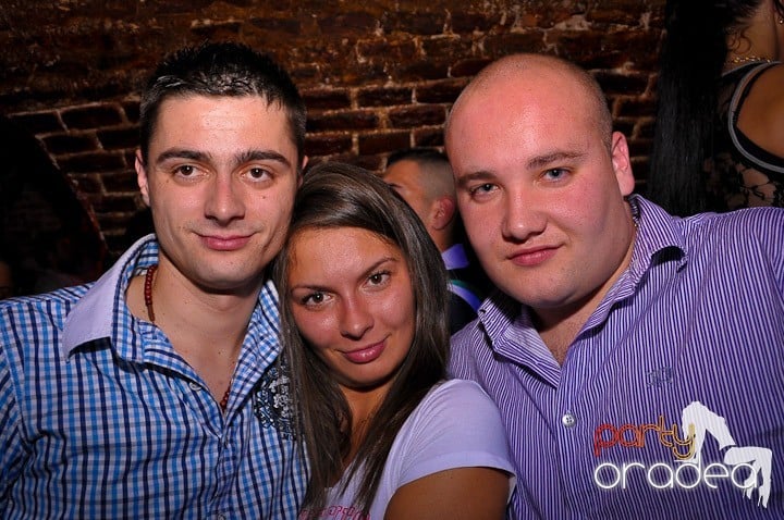 Distracţie în Club Escape, 