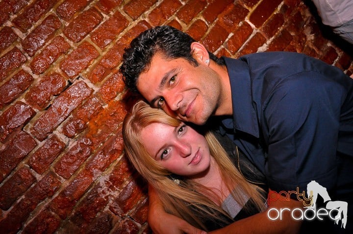 Distracţie în Club Escape, 