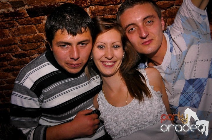 Distracţie în Club Escape, 