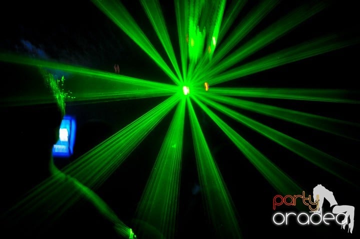 Distracţie în Club Escape, 