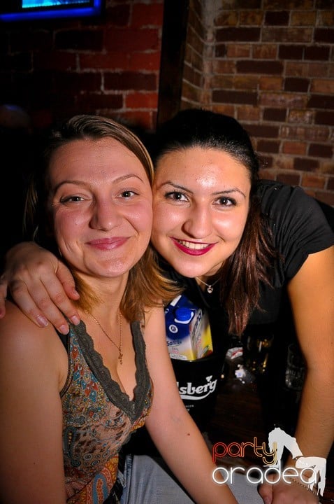 Distracţie în Club Escape, 