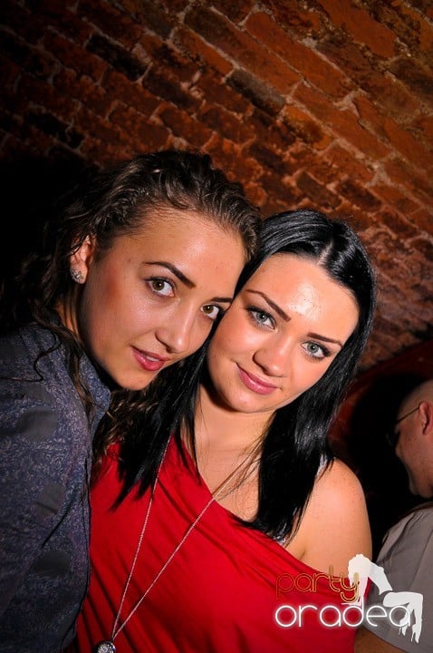 Distracţie în Club Escape, 