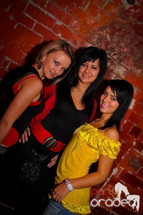 Distracţie în Club Escape, 