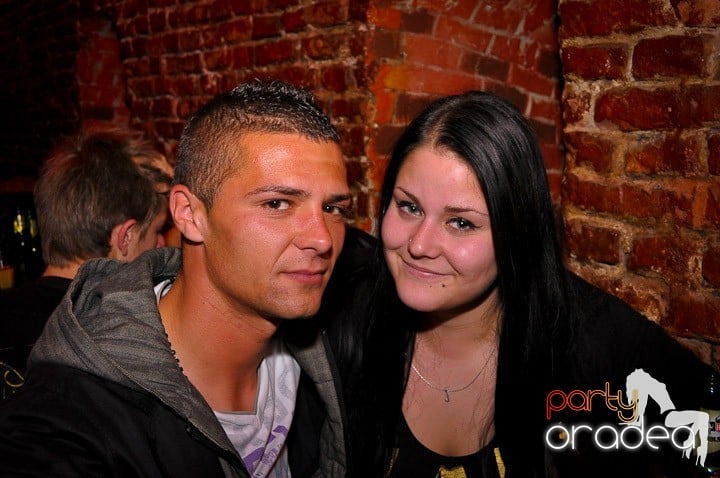 Distracţie în Club Escape, 