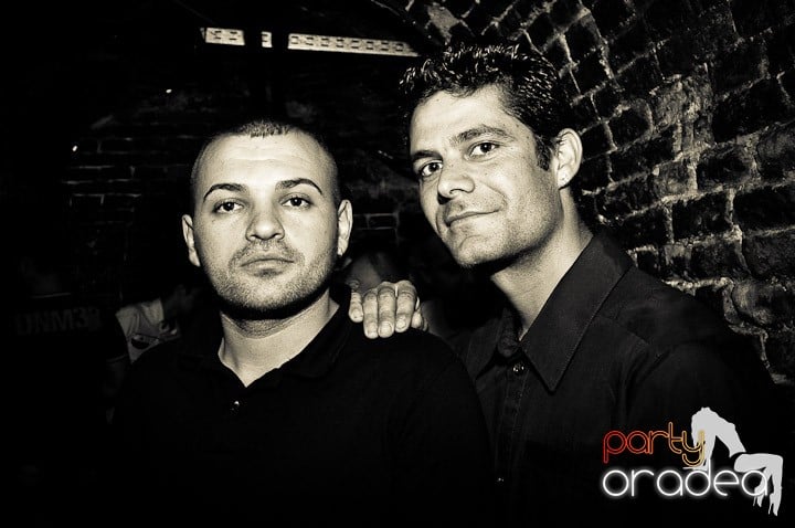 Distracţie în Club Escape, 