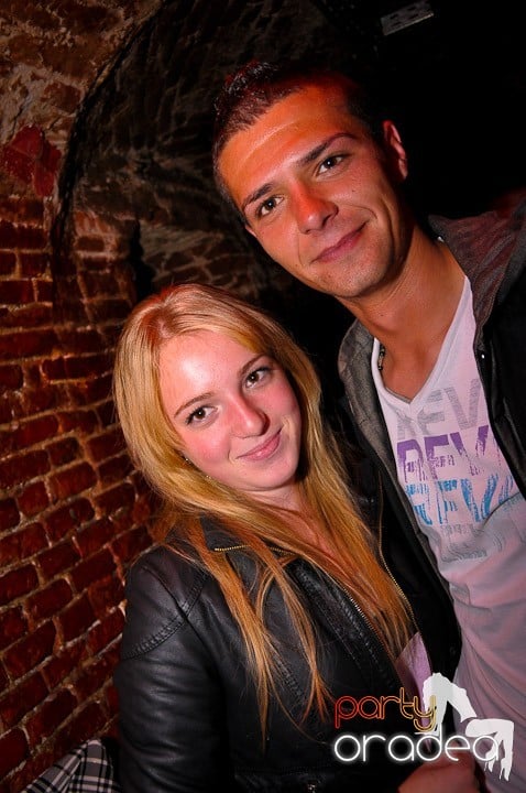 Distracţie în Club Escape, 