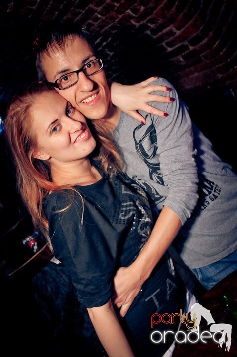 Distracţie în Club Escape, 