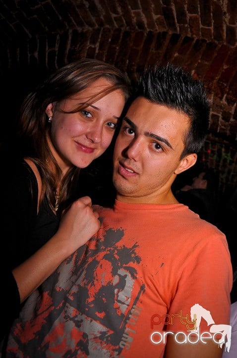 Distracţie în Club Escape, 