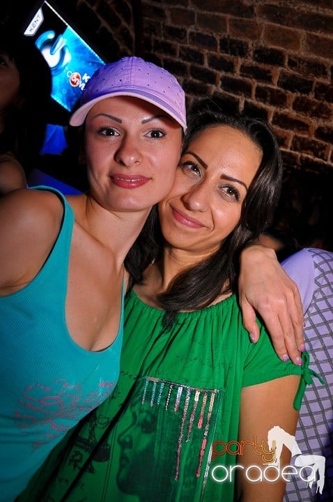 Distracţie în Club Escape, 