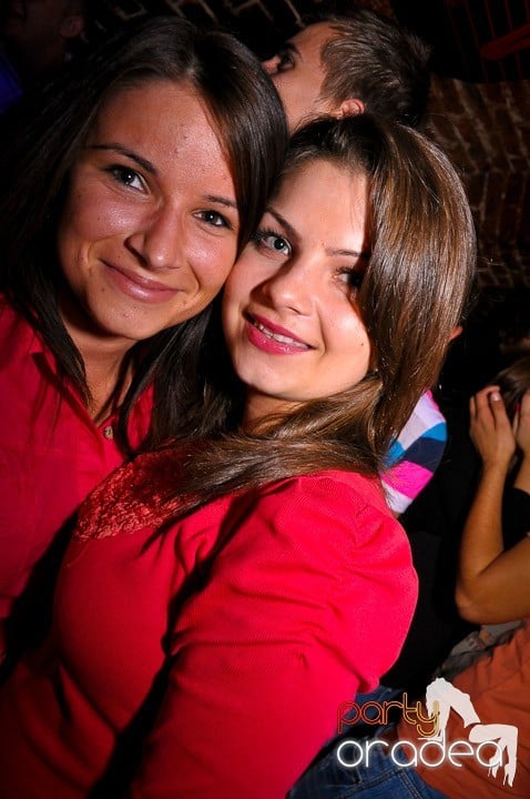 Distracţie în Club Escape, 