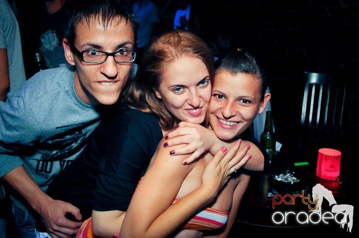 Distracţie în Club Escape, 