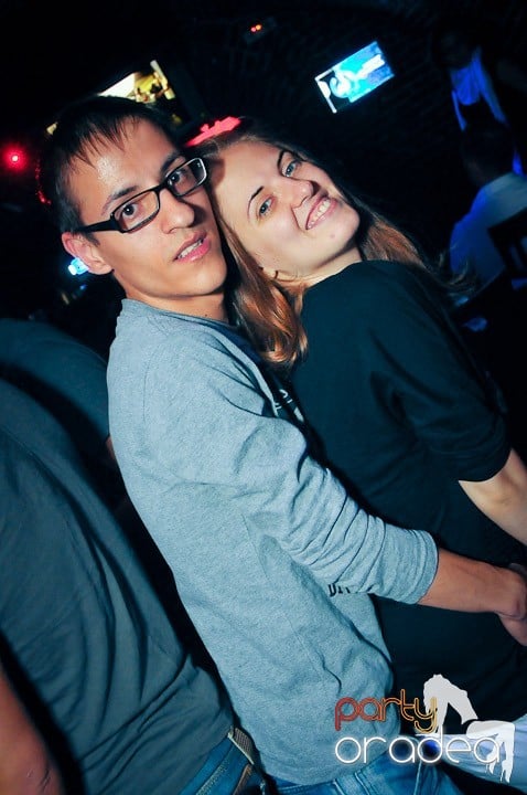 Distracţie în Club Escape, 