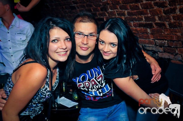 Distracţie în Club Escape, 