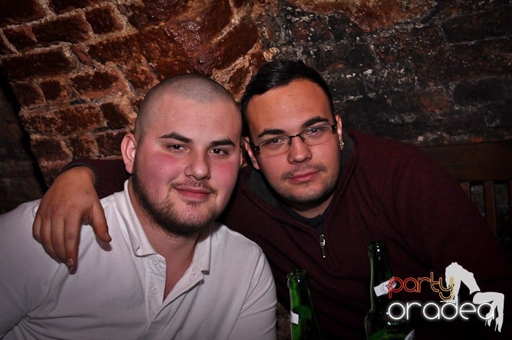 Distracţie în Club Escape, 