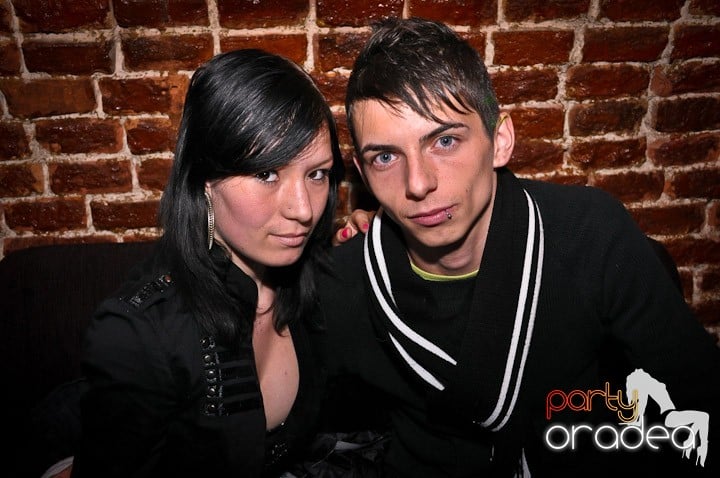 Distracţie în Club Escape, 