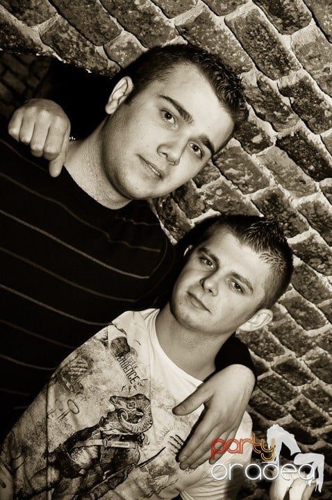 Distracţie în Club Escape, 