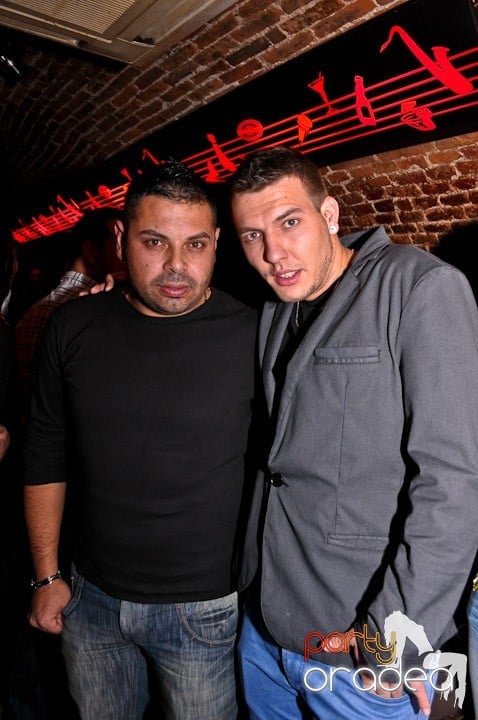 Distracţie în Club Escape, 