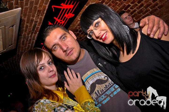 Distracţie în Club Escape, 