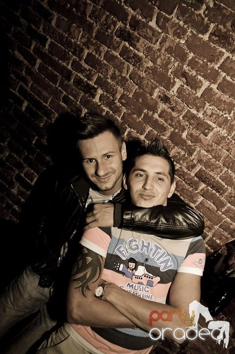 Distracţie în Club Escape, 