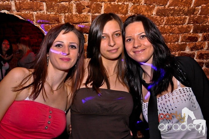 Distracţie în Club Escape, 