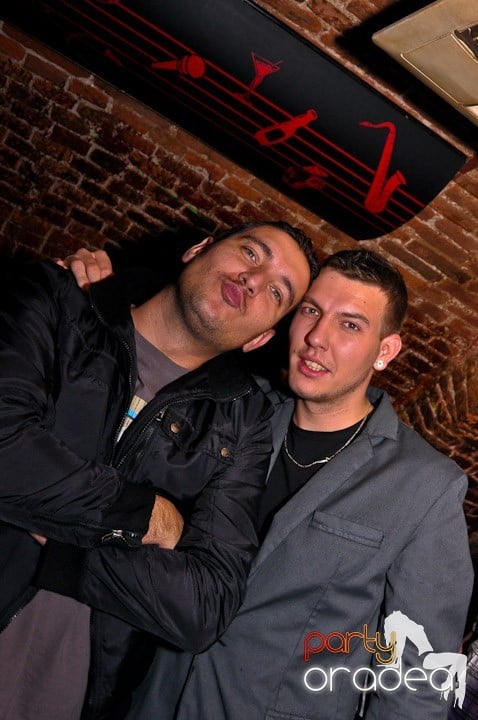 Distracţie în Club Escape, 