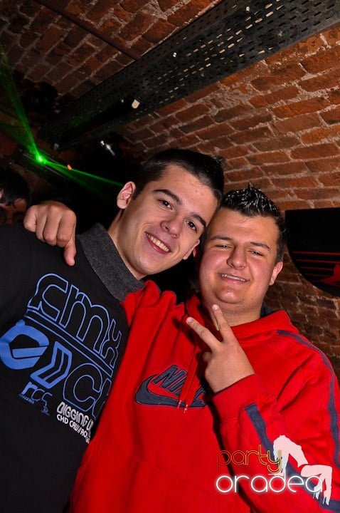 Distracţie în Club Escape, 