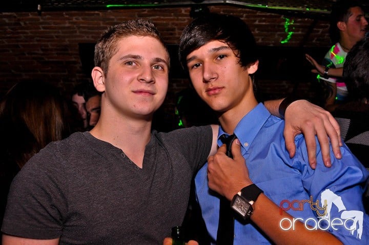 Distracţie în Club Escape, 