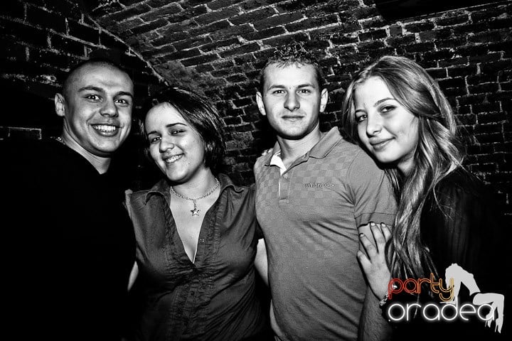 Distracţie în Club Escape, 