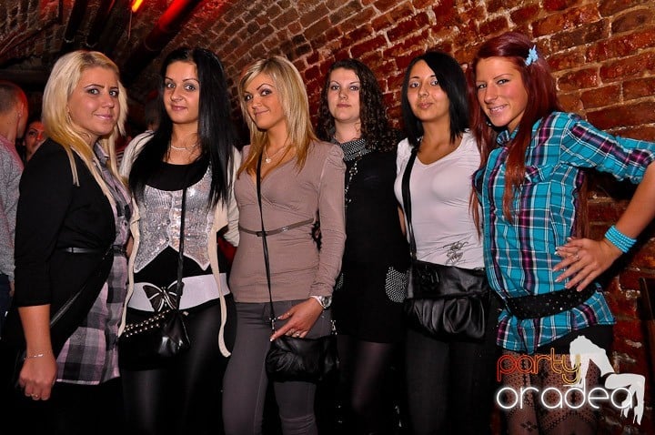 Distracţie în Club Escape, 