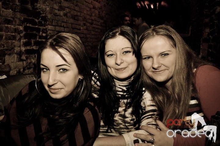 Distracţie în Club Escape, 