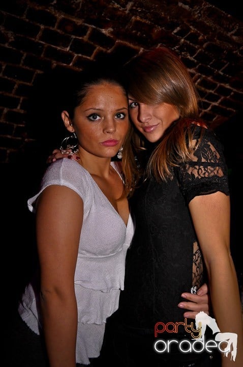 Distracţie în Club Escape, 