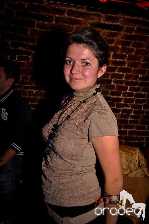 Distracţie în Club Escape, 