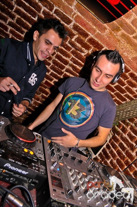 Distracţie în Club Escape, 